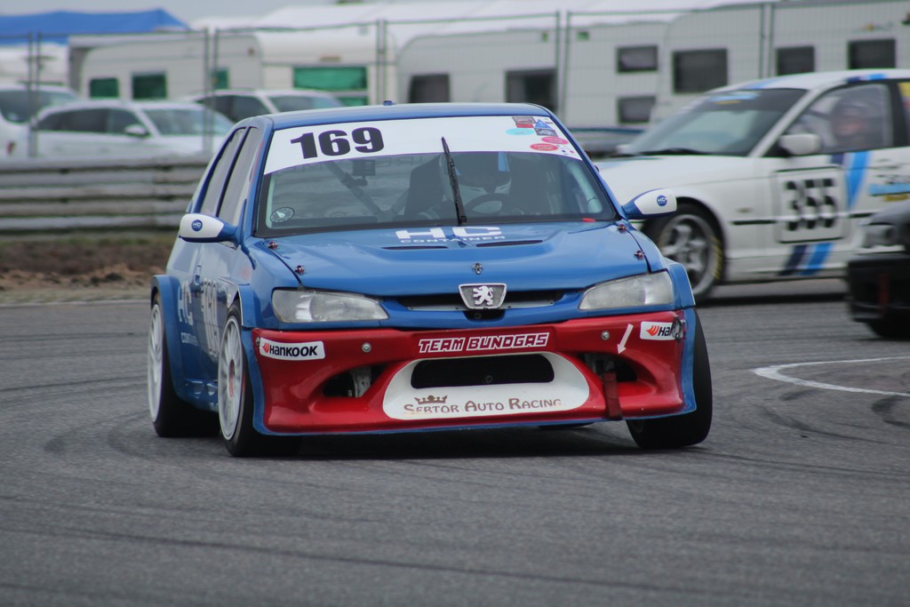 Kim König var flyvende i Peugeot 306 raceren, og er kun blevet hurtigere og hurtigere siden opgraderingen til Division 1, midt på 2019 sæsonen.
(Foto: JJ Media)
